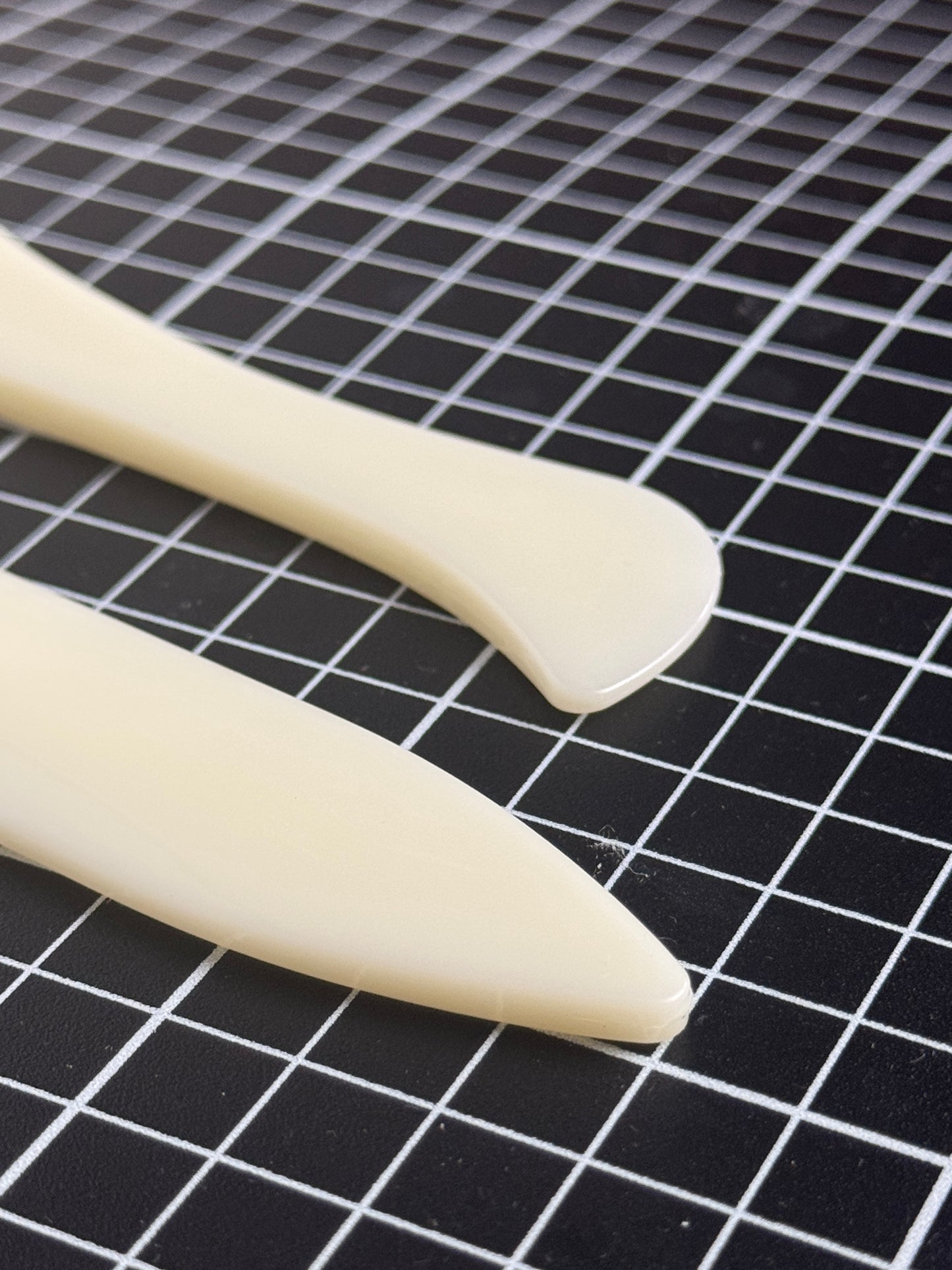 Plastic knives set for soles